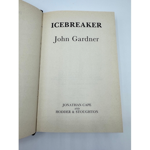 109 - James Bond Icebreaker - John Gardner - 1st 1983