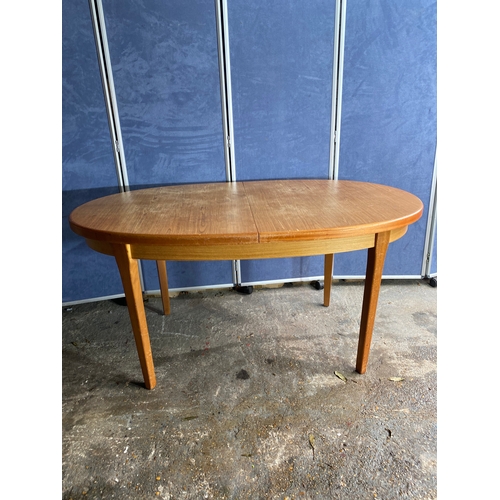 307 - Extendable dining table. 

Please see images for all dimensions.