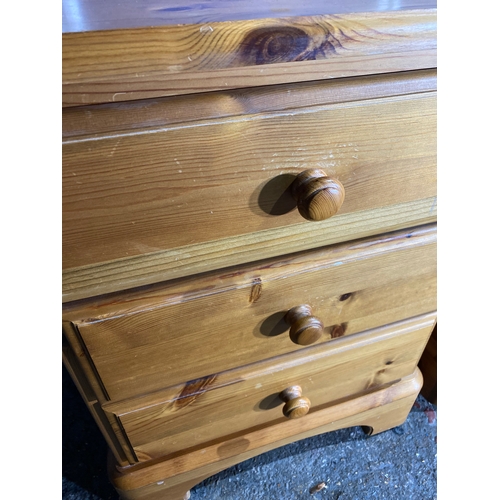 313 - A pair of pine bedside tables. 

Dimensions - 24