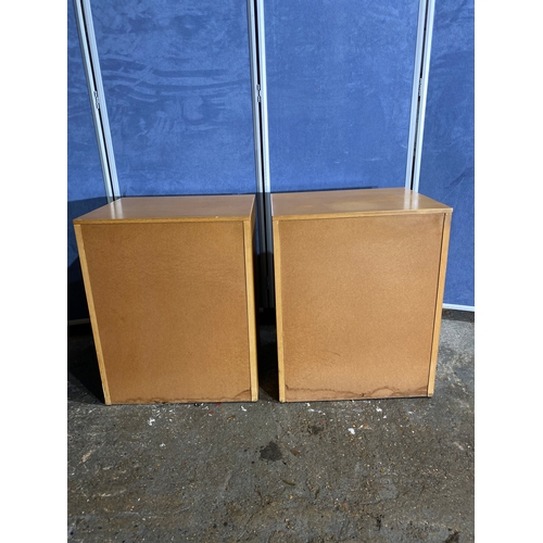 315 - A pair of retro bedside tables. 

Dimensions - 16.5