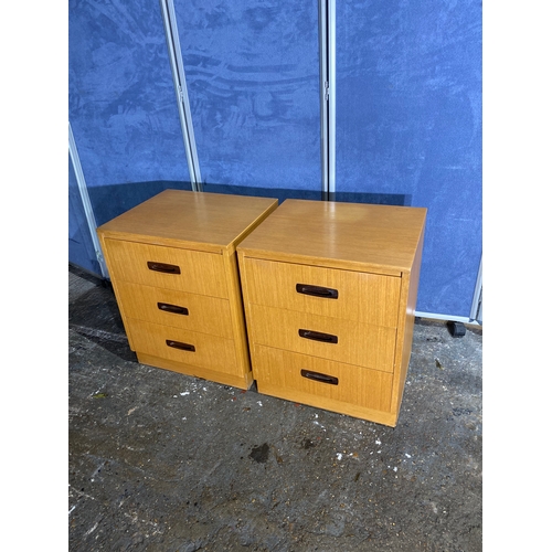 315 - A pair of retro bedside tables. 

Dimensions - 16.5