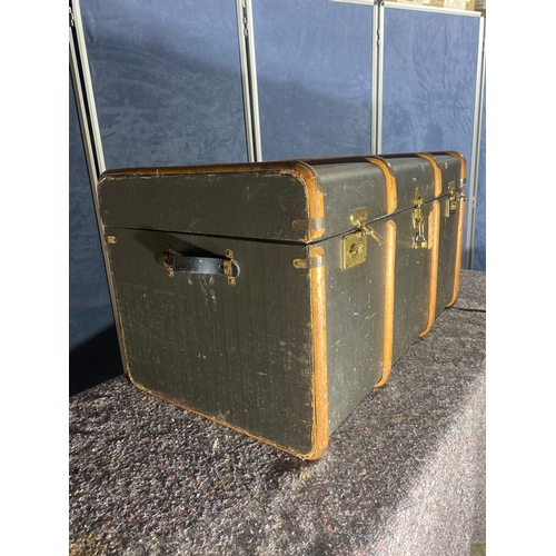 70F - Large vintage trunk. 

Dimensions - 36