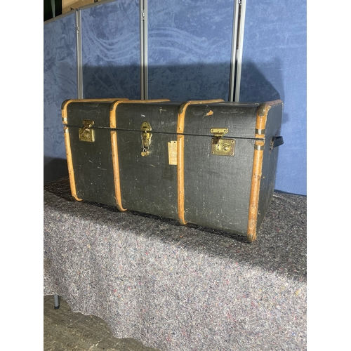 70F - Large vintage trunk. 

Dimensions - 36