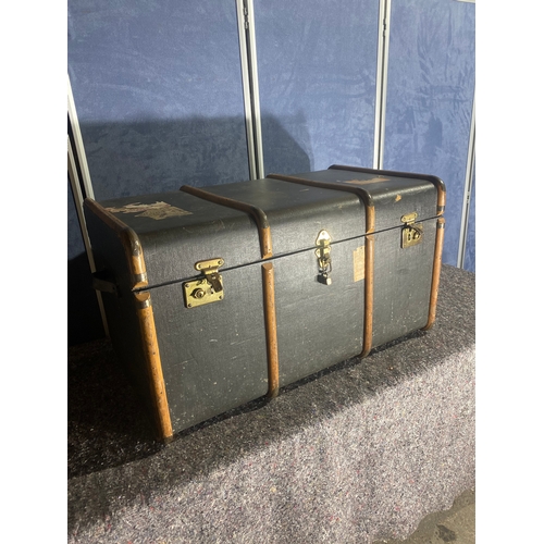 70F - Large vintage trunk. 

Dimensions - 36