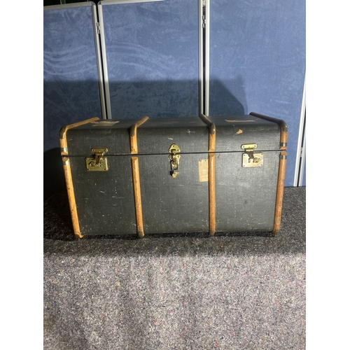 70F - Large vintage trunk. 

Dimensions - 36