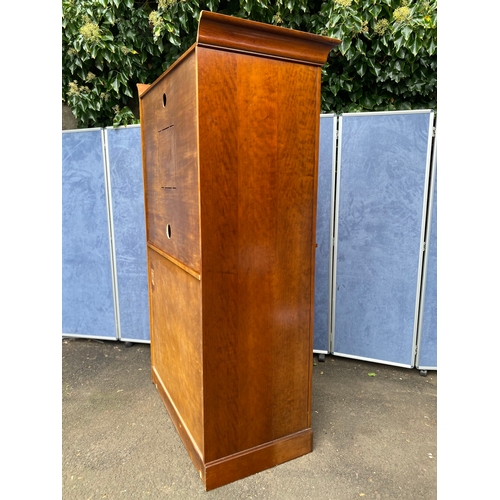 204 - Large French TV cabinet with four drawers. Has pull out base for TV which does swivel and retractabl... 