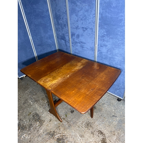 213 - Mid century drop leaf table.

Please see images for dimensions.