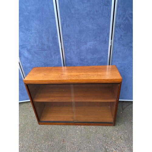 224 - Mid century teak glass from bookshelf/display cabinet.

Dimensions - 12