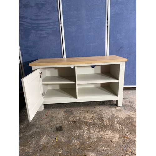 231 - Modern TV unit. 

Dimensions - 39.5