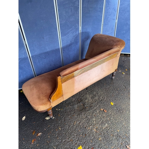 260 - Antique chaise lounge 

Dimensions - 75