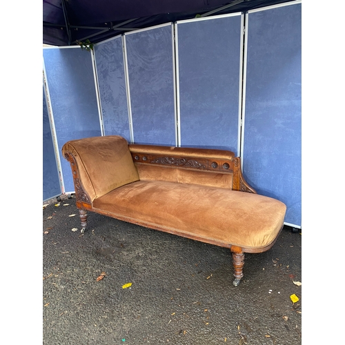 260 - Antique chaise lounge 

Dimensions - 75