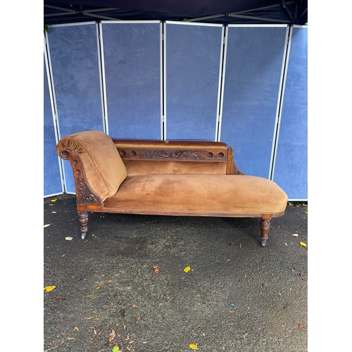 260 - Antique chaise lounge 

Dimensions - 75