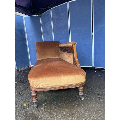 260 - Antique chaise lounge 

Dimensions - 75