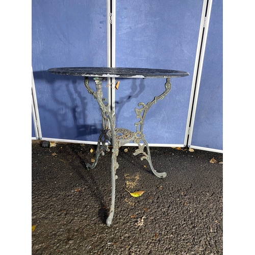 497 - Vintage circular cast patio table.

See images for dimensions.