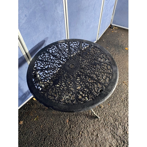 497 - Vintage circular cast patio table.

See images for dimensions.