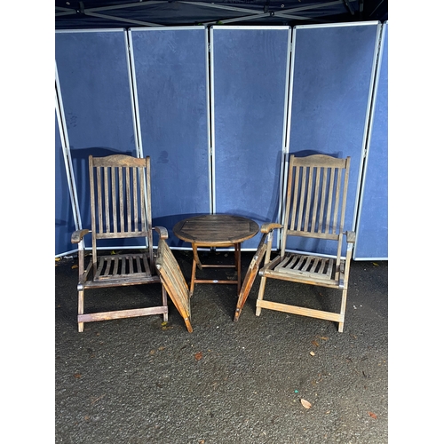 502 - A pair of Alexander rose recliner lounge chairs and side table.