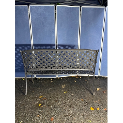 539 - Metal garden bench