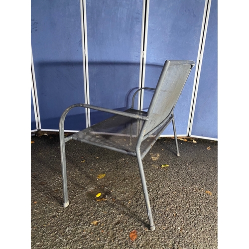 509 - Lightweight metal garden bench.