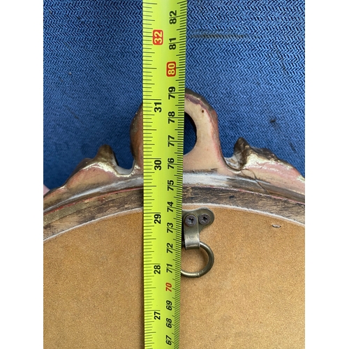 A beautiful oval ornate gilt framed mirror. Dimensions 18" x 31" approx