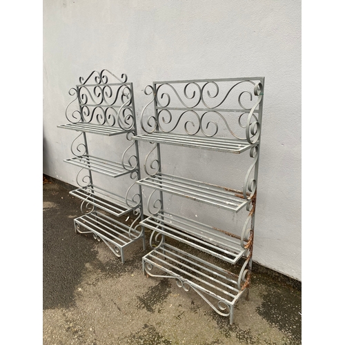 513 - Two iron garden shelves.

Dimensions - 24