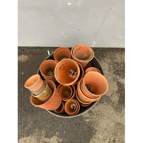 515 - Large collection of small terracotta plant pots.