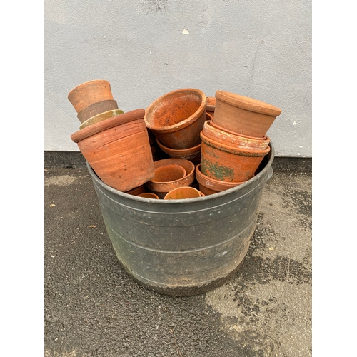 515 - Large collection of small terracotta plant pots.