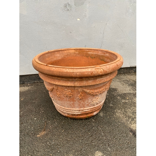 517 - Large terracotta plant pot.