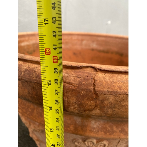 517 - Large terracotta plant pot.