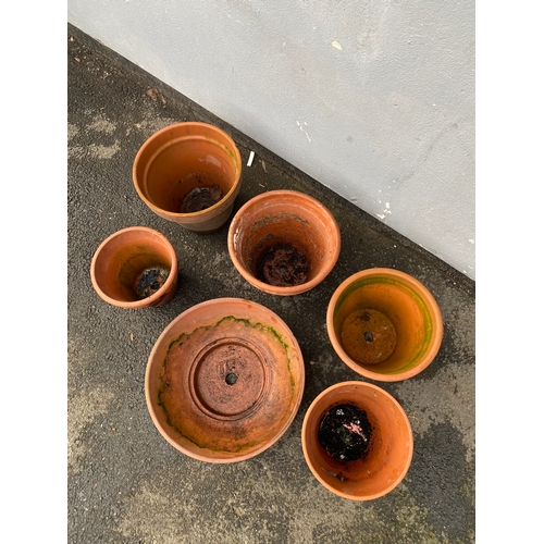 522 - Six terracotta garden pots.