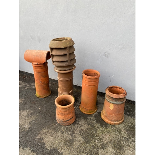 523 - Mixed selection of terracotta chimney pots.