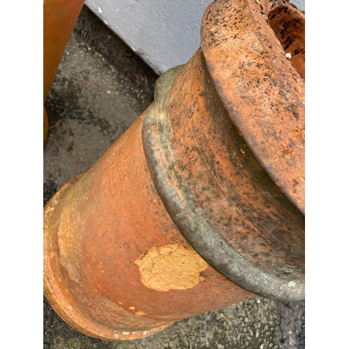 523 - Mixed selection of terracotta chimney pots.