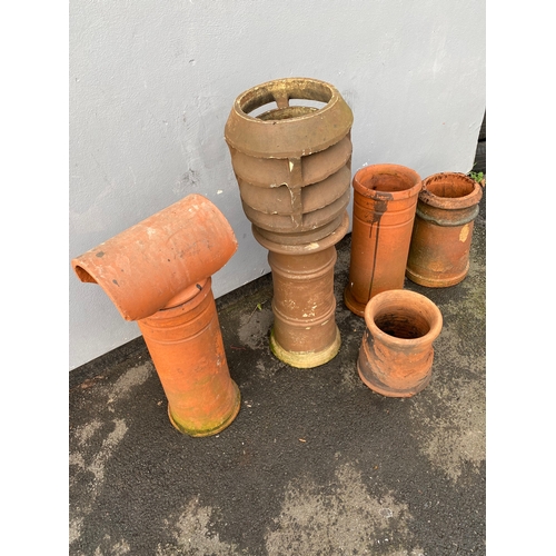 523 - Mixed selection of terracotta chimney pots.