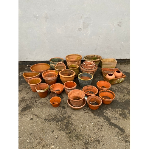 531 - Large collection of miscellaneous terracotta pots.