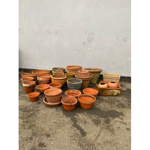 531 - Large collection of miscellaneous terracotta pots.