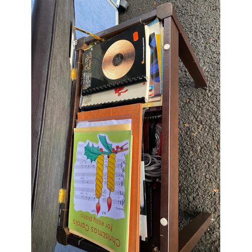 540 - Electric technics organ with stool and contents.