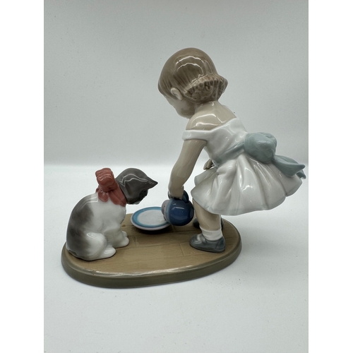 23 - Lladro Kitty's Breakfast Time Figurine 01008498