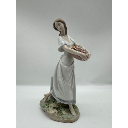 25 - Lladro Privilege Society 7706 Reflections Of Helena / GARDENS OF ATHENS Lady Basket Figurine 7704