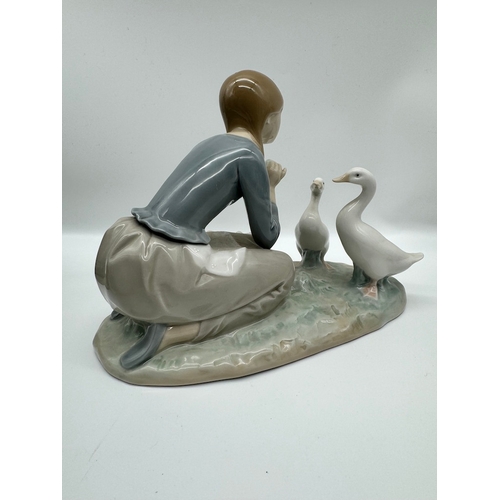 37 - Lladro Feeding the Ducks 4849 - A/F