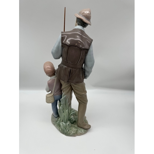 39 - Lladro - A FATHER'S PRIDE 6467 - 13.5