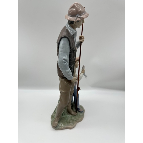 39 - Lladro - A FATHER'S PRIDE 6467 - 13.5