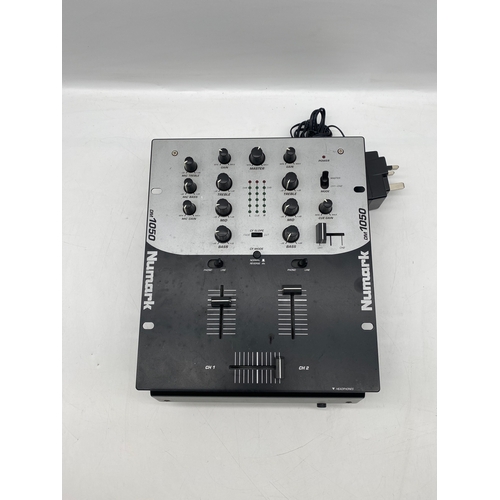 176 - Numark DM1050 Mixer