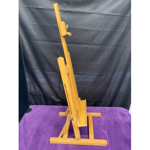 114 - Adjustable table top art easel.