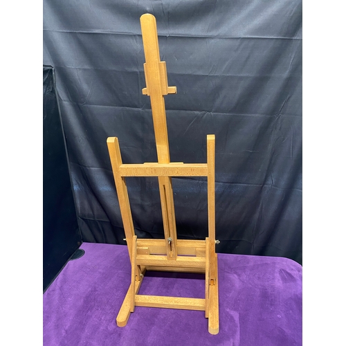 114 - Adjustable table top art easel.