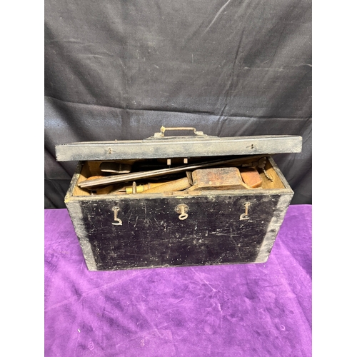 142 - Vintage carpenters tools box with planes / saws / levels etc all as shown in tool box