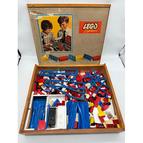 54 - Vintage Lego Systems Case + Lego pieces