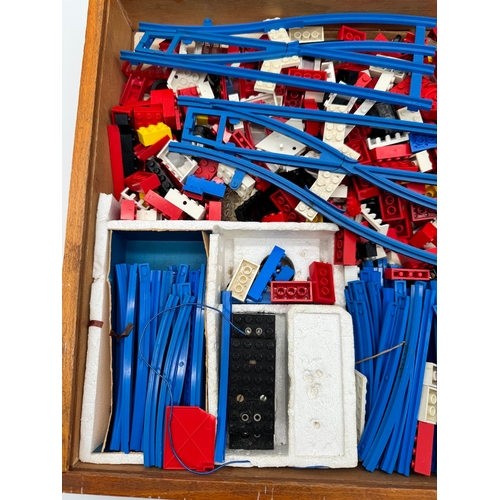 54 - Vintage Lego Systems Case + Lego pieces