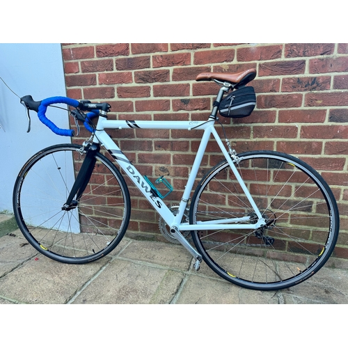 62 - Dawes 400 Giro Adult Road Bike + Cateye Velo 5 , Shimano SORA Crank & Flightdeck