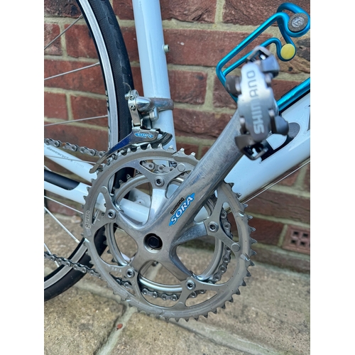 62 - Dawes 400 Giro Adult Road Bike + Cateye Velo 5 , Shimano SORA Crank & Flightdeck