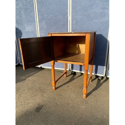 347 - Lovely Mid century storage cabinet.

Dimensions - 19