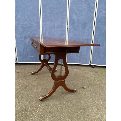 355 - Vintage drop leaf side table. 

Please see images for dimensions.